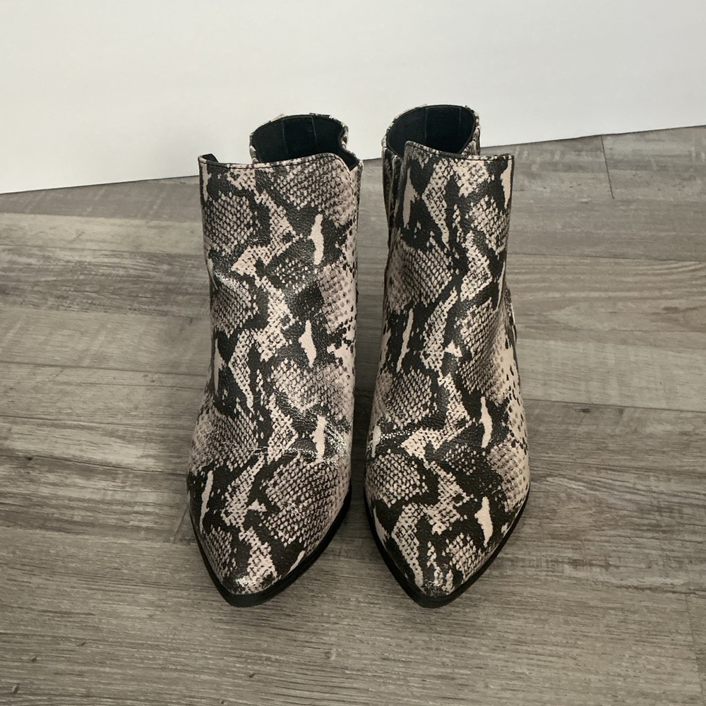American Eagle Outfitters snakeskin women's vegan leather booties